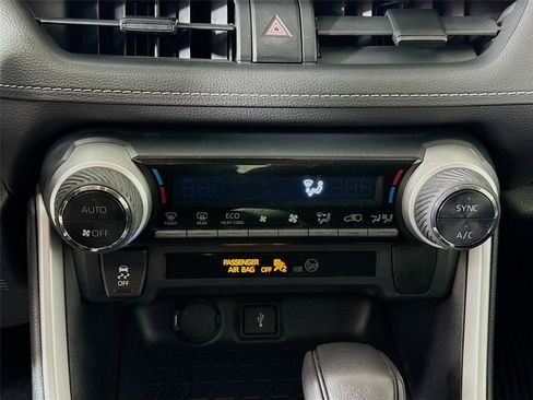 Used 2021 Toyota RAV4 LE image 9