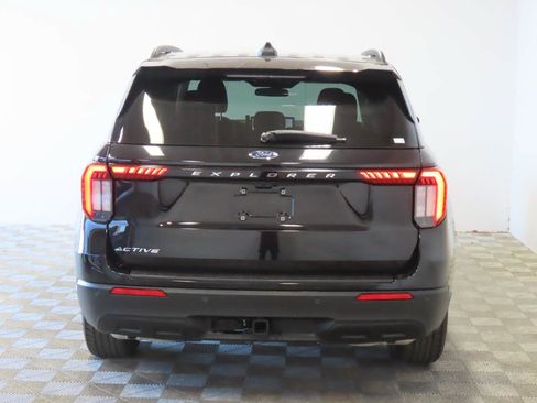 Used 2025 Ford Explorer Active RWD image 4