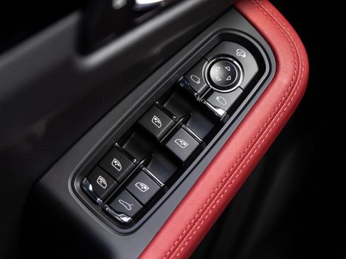 Certified 2026 Porsche Macan S AWD/4WD image 19