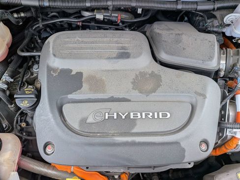 Used 2020 Chrysler Pacifica Limited w/ Advanced Safetytec Group FWD image 14