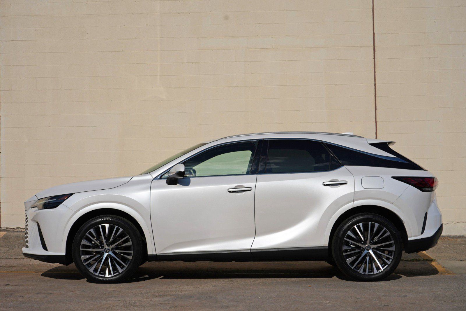 Used 2023 Lexus RX 350 Premium Plus w/ Cold Area Package FWD image 9