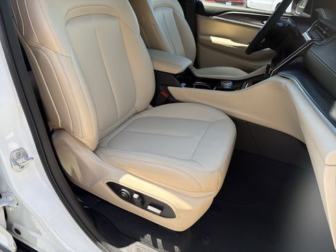 Used 2023 Jeep Grand Cherokee L Limited RWD image 18