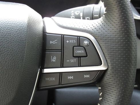 Used 2025 Toyota Sienna XSE AWD/4WD image 30
