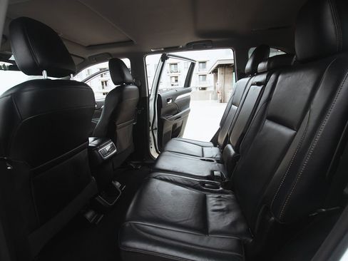 Used 2017 Toyota Highlander XLE image 14