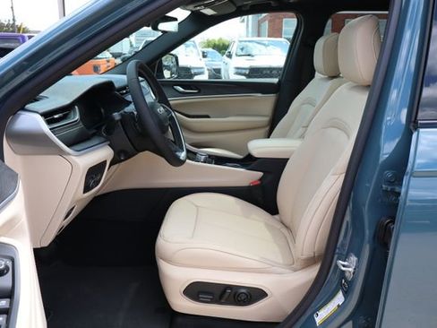 New 2026 Jeep Grand Cherokee L Limited w/ Luxury Tech Group II AWD/4WD image 14