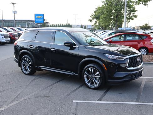 Used 2023 INFINITI QX60 Luxe AWD/4WD image 2