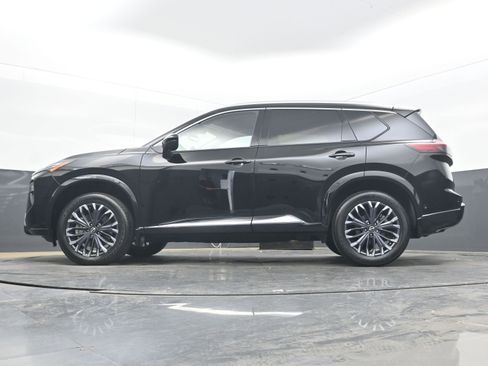 Certified 2025 Nissan Rogue Platinum w/ Tech Package image 26