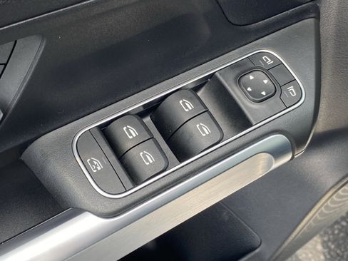 Used 2023 Mercedes-Benz GLB 250 4MATIC image 17