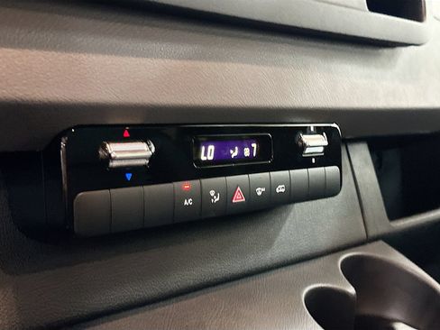 Used 2025 Mercedes-Benz Sprinter 2500 image 16