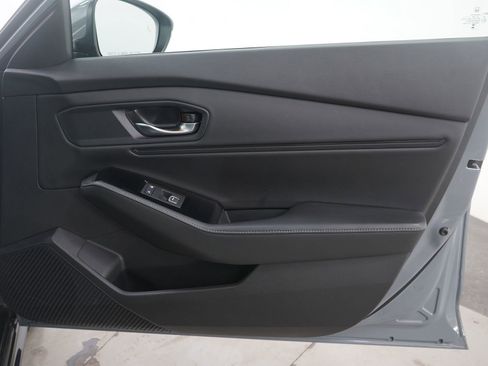 Used 2023 Honda Accord Touring image 9