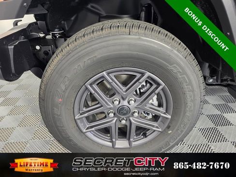 New 2025 Jeep Gladiator Sport image 9