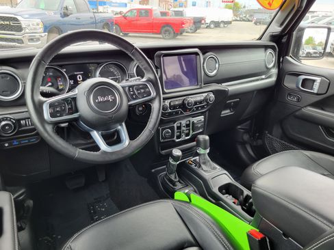 Used 2021 Jeep Wrangler Unlimited Sahara w/ Cold Weather Group AWD/4WD image 17