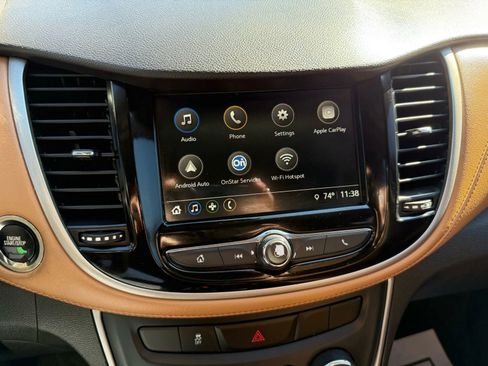 Used 2018 Chevrolet Trax LT w/ LT Convenience Package image 10