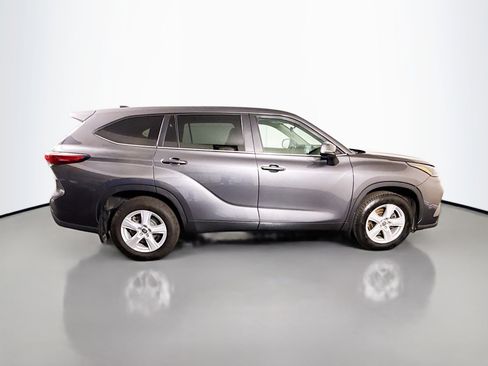 Used 2023 Toyota Highlander L FWD image 11