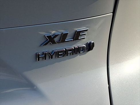 Certified 2021 Toyota Venza XLE w/ Softex Package AWD/4WD image 26