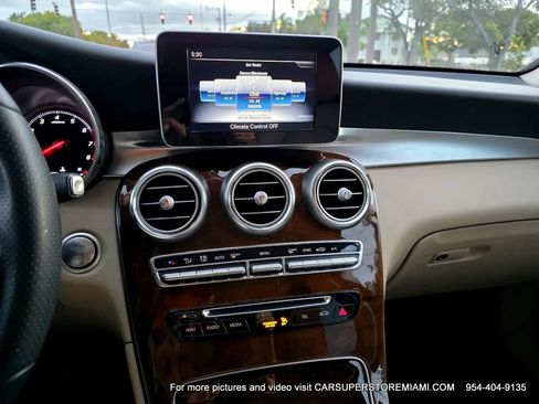 Used 2018 Mercedes-Benz GLC 300 w/ Premium Package image 60