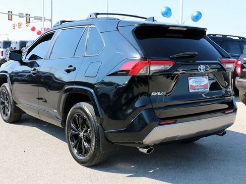 Used 2024 Toyota RAV4 SE image 7