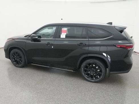 New 2026 Toyota Highlander XLE image 12