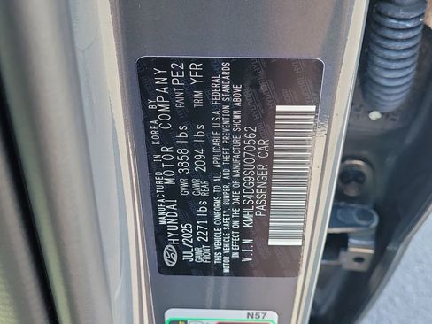 Used 2025 Hyundai Elantra SEL FWD image 30
