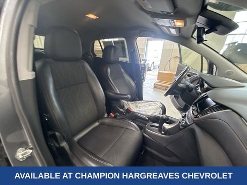 Used 2020 Chevrolet Trax LT w/ LT Convenience Package FWD image 36