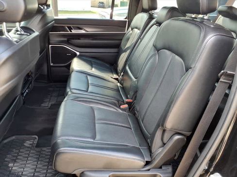 Used 2024 Jeep Wagoneer L Series III w/ Flexible Seating Group image 8