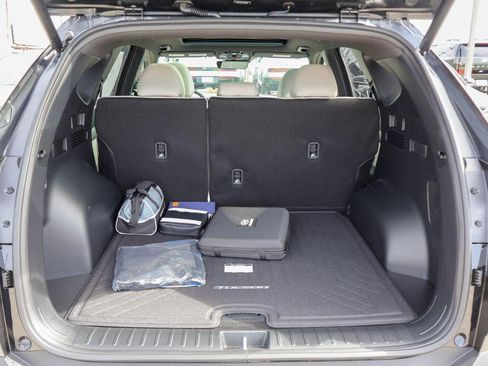 New 2026 Hyundai Tucson Limited image 32