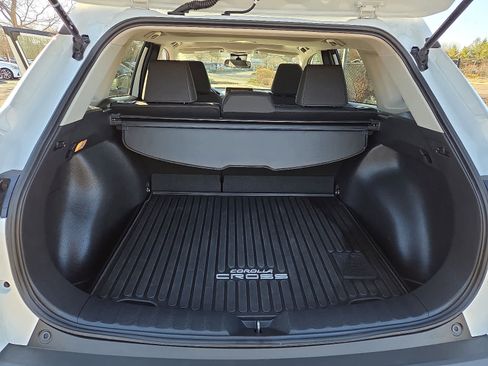 Certified 2022 Toyota Corolla Cross LE image 29