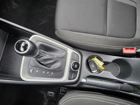 Used 2025 Hyundai Venue SEL FWD image 19