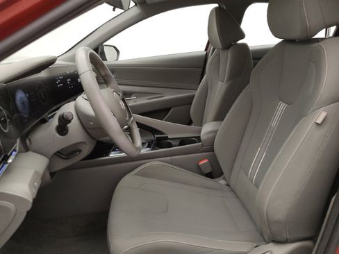 Used 2024 Hyundai Elantra SEL w/ Convenience Package FWD image 17