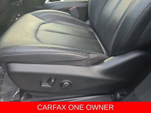 Used 2022 Chrysler Pacifica Touring-L w/ S Appearance Package FWD image 26