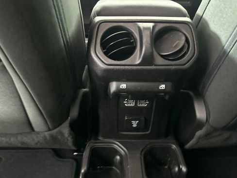 Used 2021 Jeep Gladiator Overland w/ LED Lighting Group AWD/4WD image 17