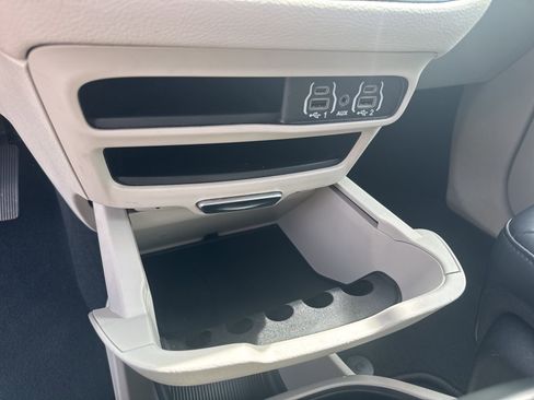 Used 2024 Chrysler Pacifica Limited FWD image 29