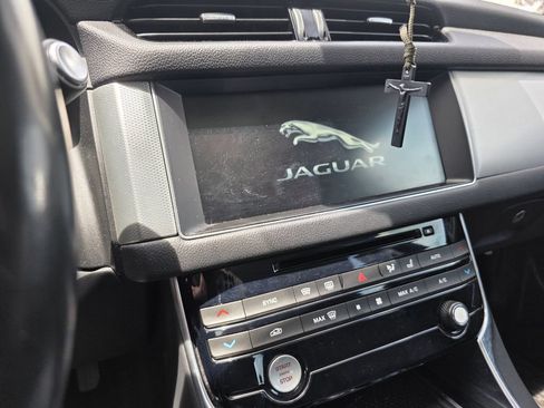 Used 2017 Jaguar XF Prestige AWD/4WD image 12
