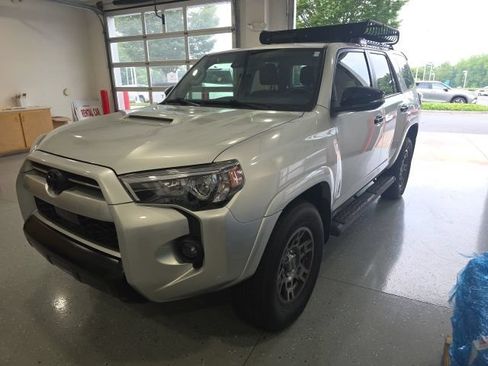 Used 2020 Toyota 4Runner Venture AWD/4WD image 2