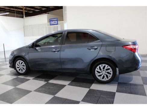 Used 2018 Toyota Corolla LE image 12
