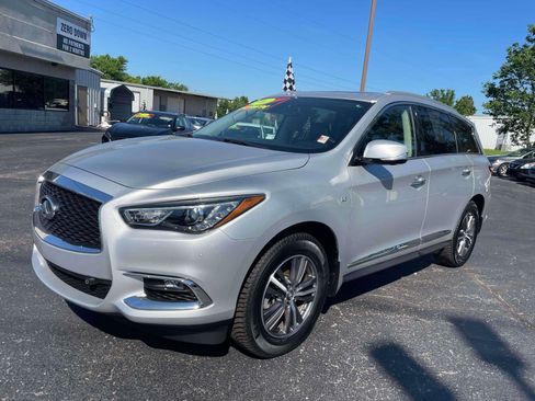 Used 2019 INFINITI QX60 Luxe w/ Essential Package FWD image 2