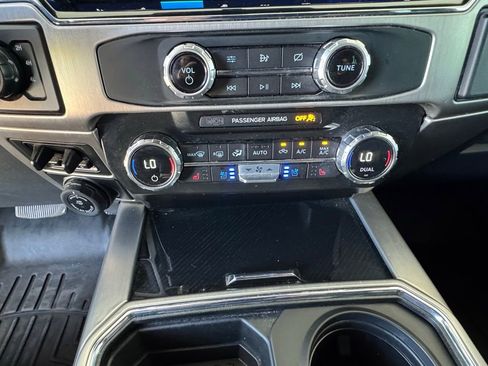 Used 2022 Ford F250 Platinum w/ FX4 Off-Road Package AWD/4WD image 32