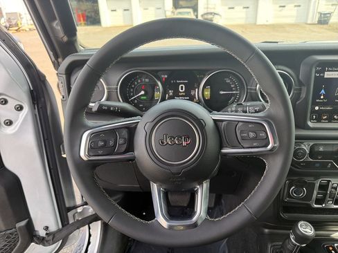 Used 2023 Jeep Wrangler Unlimited Sahara w/ Safety Group AWD/4WD image 22