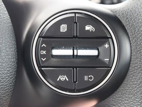 Used 2025 Kia Soul LX FWD image 22
