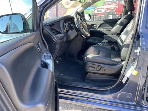 Certified 2020 Toyota Sienna SE w/ SE Preferred Package image 14