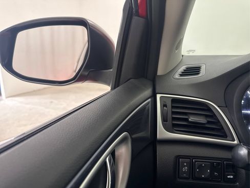 Used 2018 Nissan Sentra SR FWD image 38