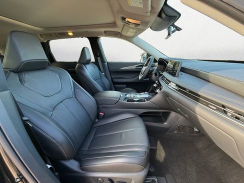 Certified 2025 INFINITI QX60 Luxe w/ Cargo Package AWD/4WD image 10