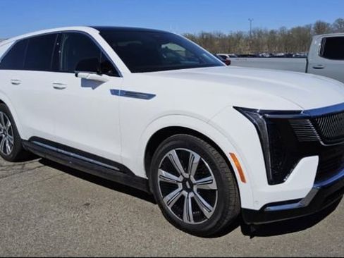 Used 2025 Cadillac Escalade IQ Luxury 2 w/ LPO, Premium Carpet Package AWD/4WD image 3