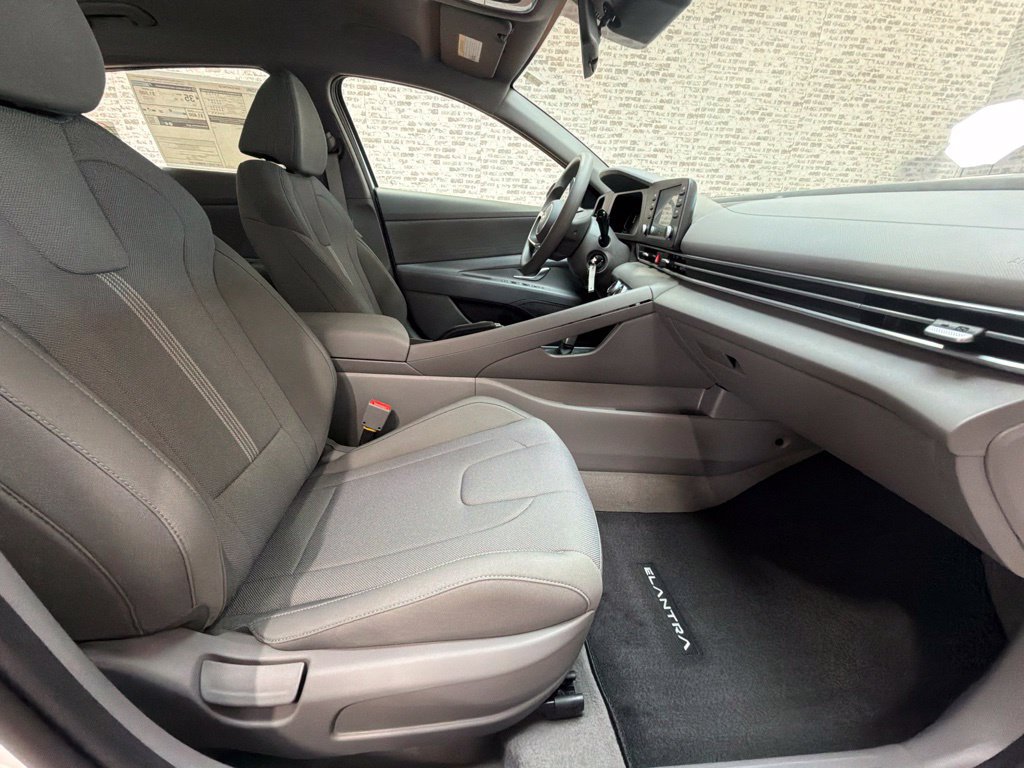 New 2026 Hyundai Elantra SE FWD image 11