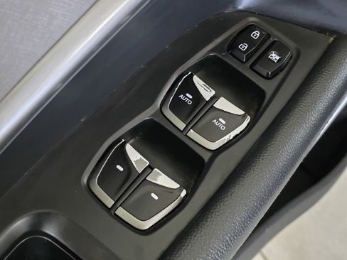 Used 2017 Hyundai Santa Fe SE image 21