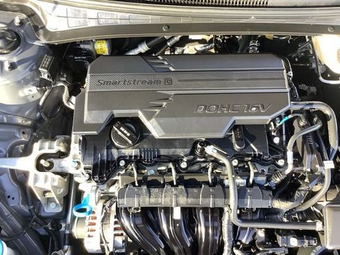 Certified 2025 Hyundai Elantra SE w/ Cargo Package image 14