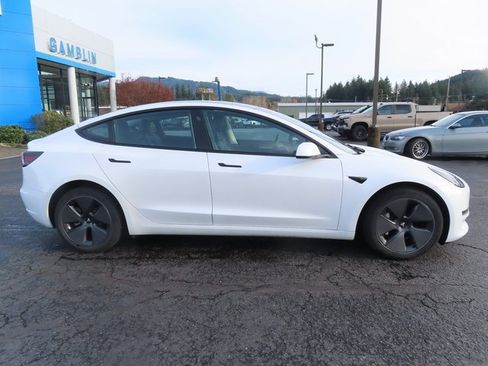 Used 2023 Tesla Model 3 Standard Range image 8