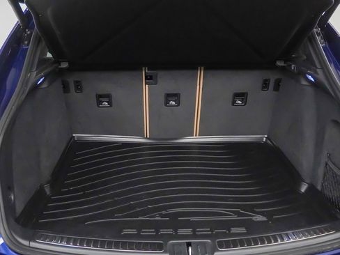 Certified 2022 Porsche Macan image 13