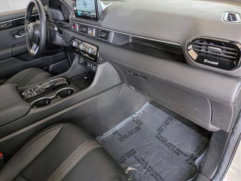 Certified 2025 Honda Pilot Touring image 22