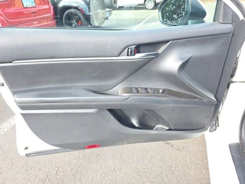 Used 2021 Toyota Camry SE w/ Cold Weather Package image 8